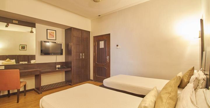 Hotel Pinnacle Ahmedabad Exterior foto